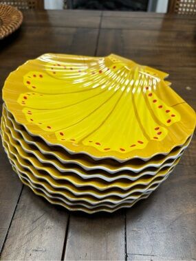 Set of eight precidio melamine shell plates